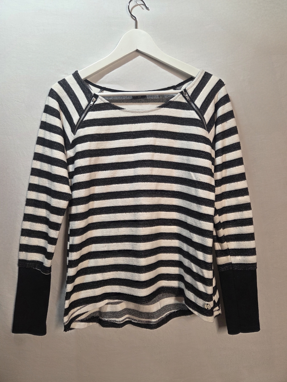 Y2k Striped Sz M Long Sleeve Sweater With Zipper Detail Long Cuff Grunge Goth